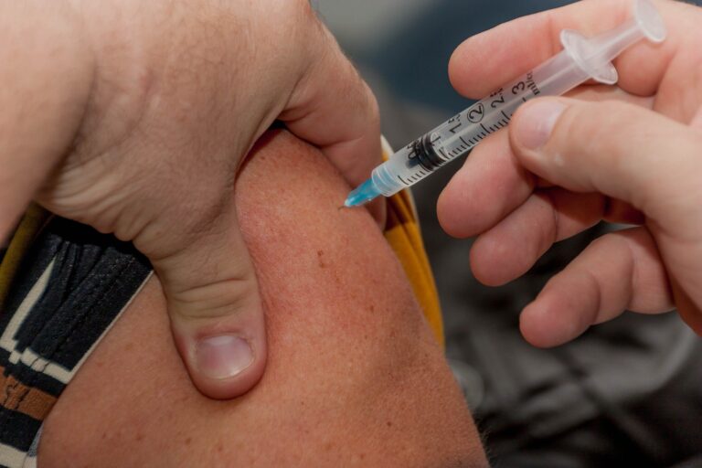 Jak przygotować się do szczepienia przeciw COVID-19