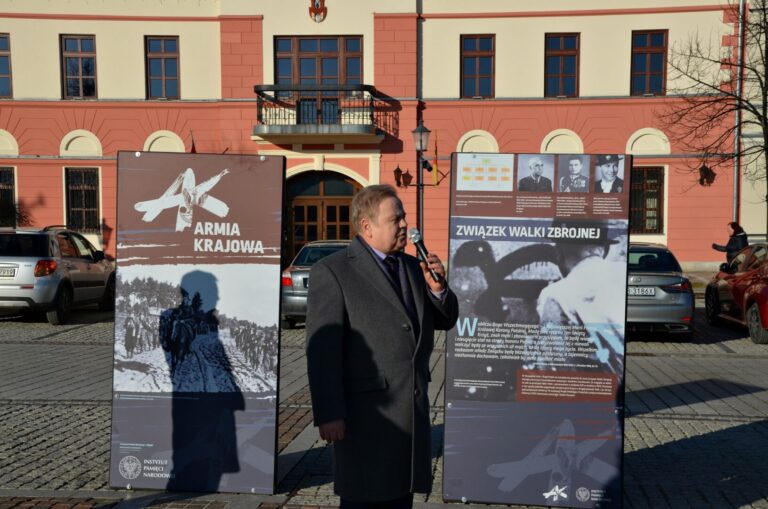 Olkusz: Wystawa z okazji 80. rocznicy przekształcenia ZWZ w Armię Krajową [FOTO]